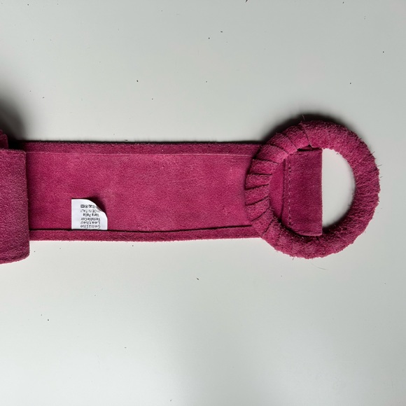 An all suede belt in light pink. Made in Italy. All sizes. - Picture 3 of 3